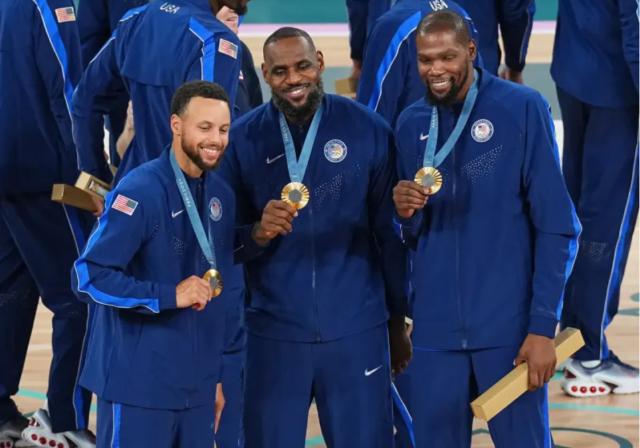 九游体育-詹姆斯：詹杜库退役后美国男篮依旧可以统治FIBA