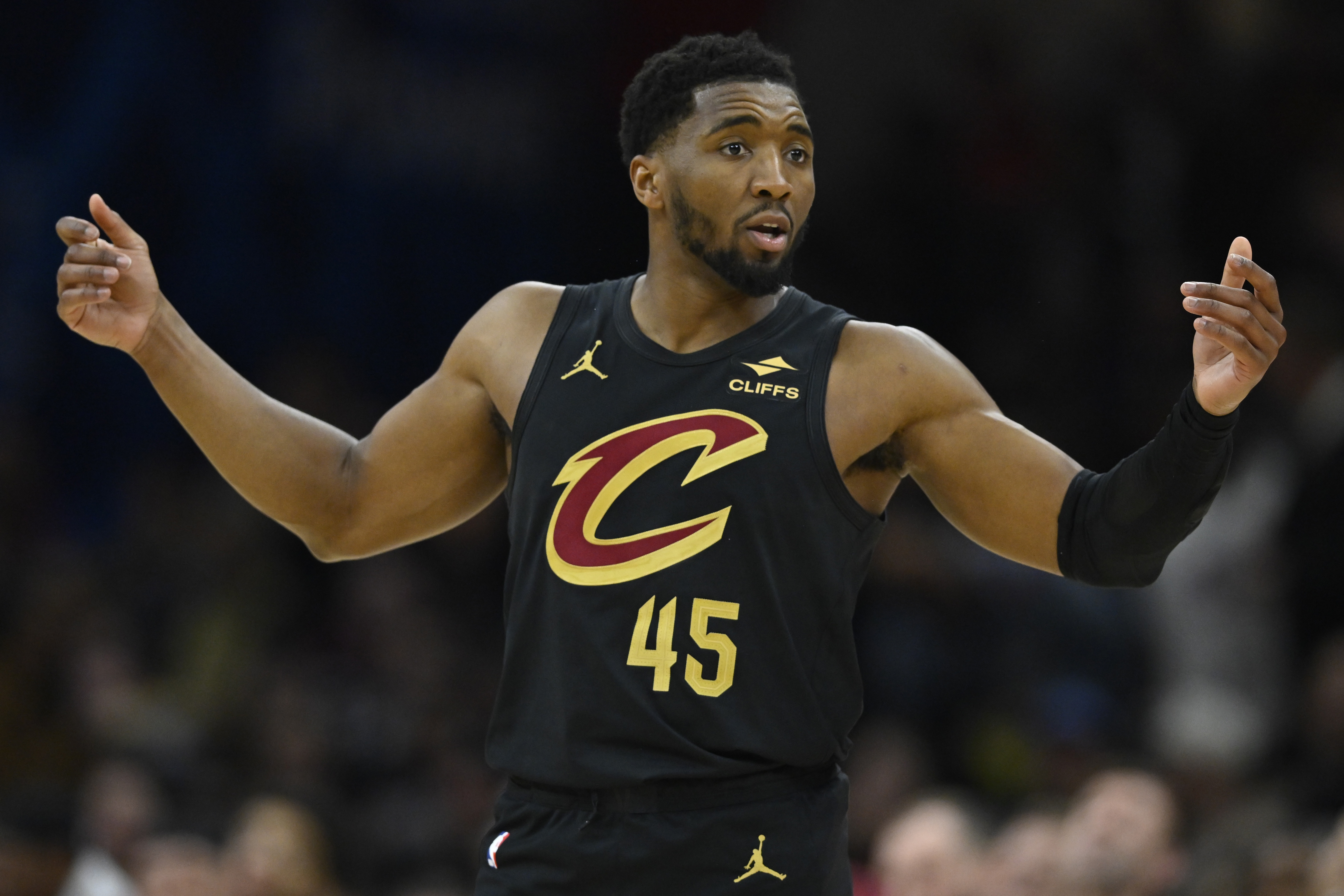 赛事分析-再加把劲儿！米切尔半场首发17分钟 13中6&amp;三分4中1砍16分2板